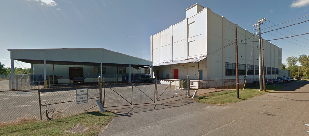 More Photos Of 121 1st Ave, Hamilton Warehouse For Lease