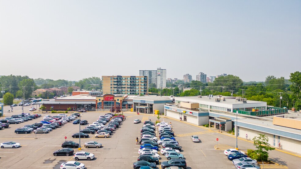 More Photos Of 7001-7155 Ch Côte St-Luc, Montréal Unknown For Lease