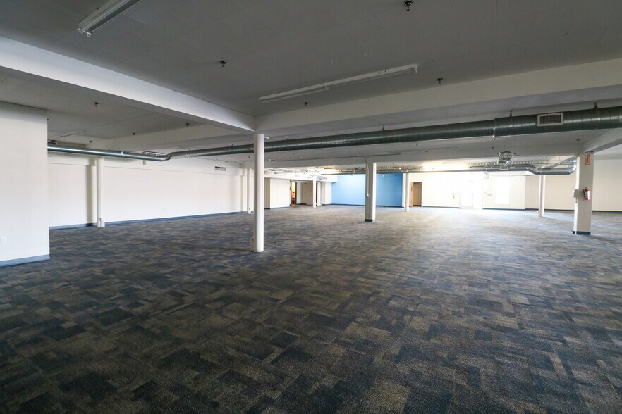 More Photos Of 181 Anderson Ave, Coos Bay Department Store For Sale