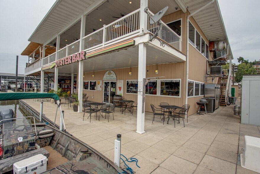 More Photos Of 215 W Water St, Grafton Marina For Sale