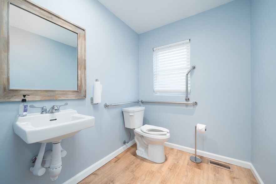 More Photos Of 2219 Frederica St, Owensboro Office For Sale