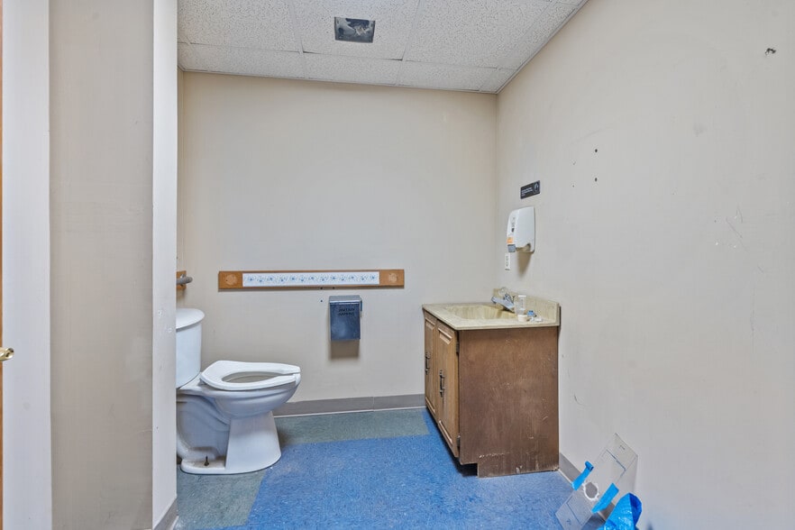 More Photos Of 500 Bridge St, Weissport Restaurant For Sale