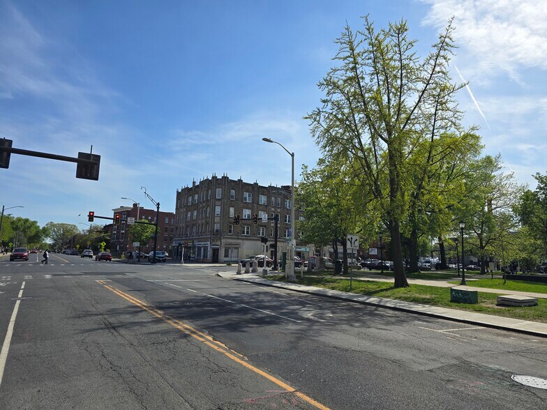 More Photos Of 48-50 Main St, Hartford Office Residential For Sale