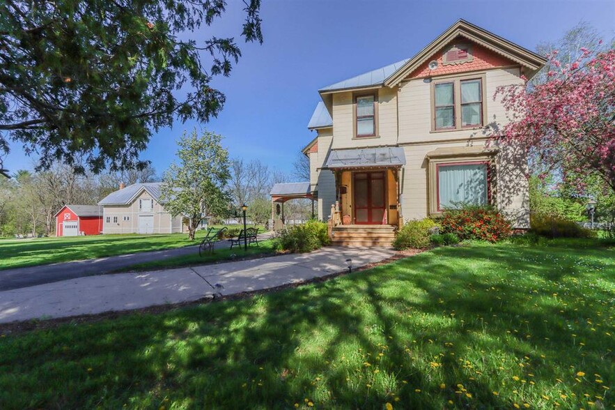 Primary Photo Of E3192 Apple Tree Ln, Waupaca Hospitality For Sale