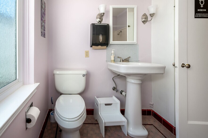 More Photos Of 246 S Church St, Grass Valley Specialty For Lease