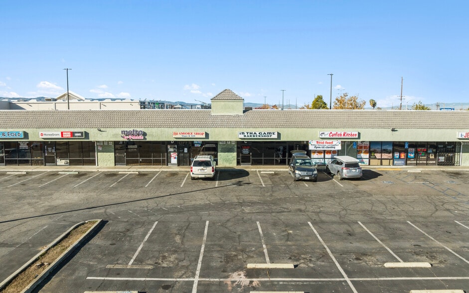 More Photos Of 43535 Gadsden Ave, Lancaster Unknown For Lease