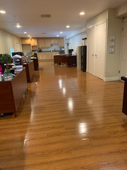 More Photos Of 505 S Main St, Santa Ana Storefront For Sale