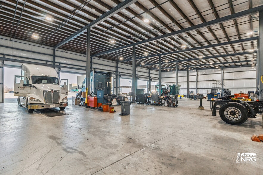 More Photos Of 2626 W Pioneer Pky, Grand Prairie Truck Terminal For Lease
