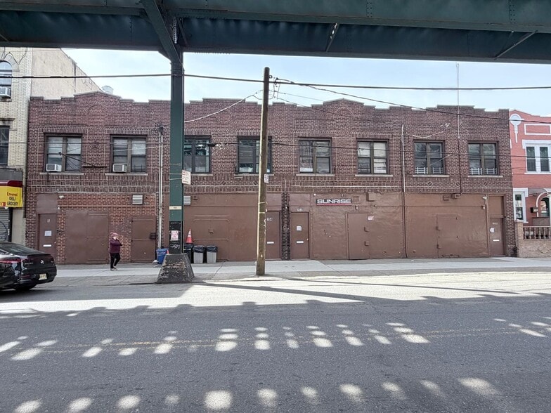 More Photos Of 150-158 Crescent St, Brooklyn Flex For Lease