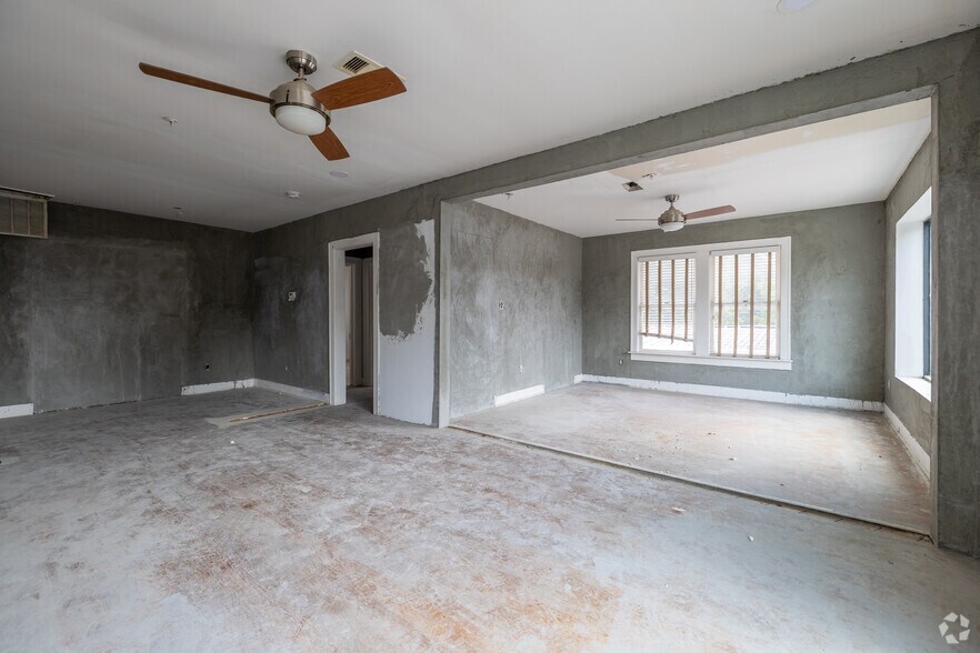 More Photos Of 4210 Emancipation Ave, Houston General Retail For Sale