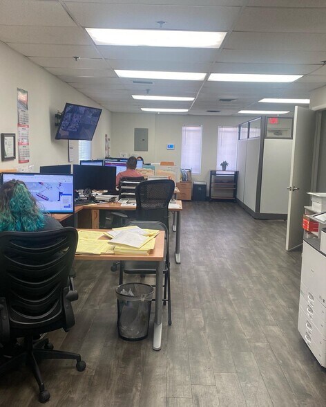 More Photos Of 8292-8320 NW 14th St, Doral Warehouse For Lease