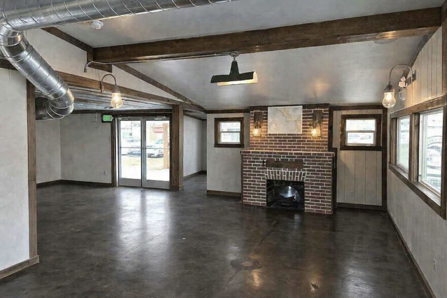 Primary Photo Of 10 Natelle Ave, Brooksville General Retail For Lease