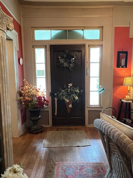 More Photos Of 100 N Winans St, Battle Ground Storefront Retail Residential For Sale