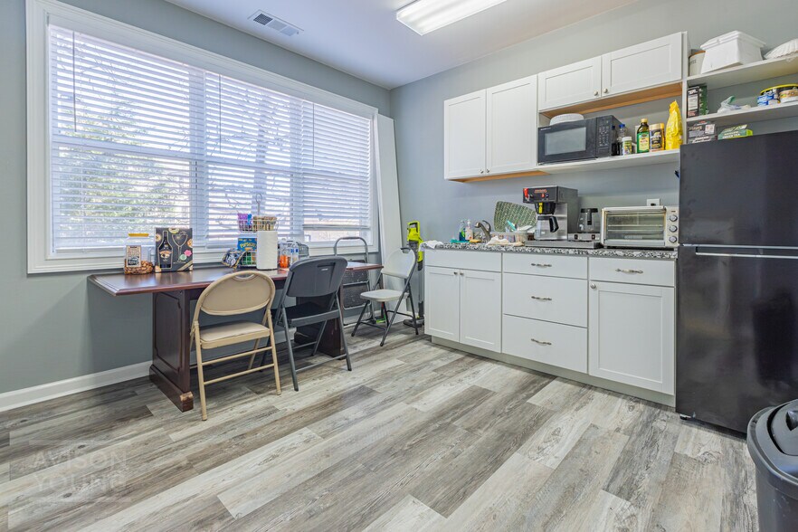 More Photos Of 2551 Roswell Rd, Marietta Medical For Lease