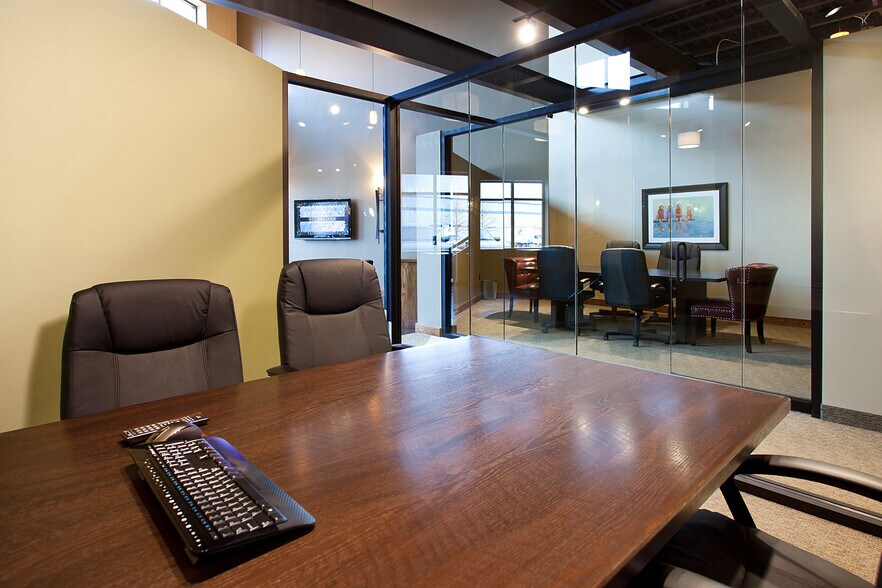 More Photos Of 434 Hale Ave N, Oakdale Office For Sale