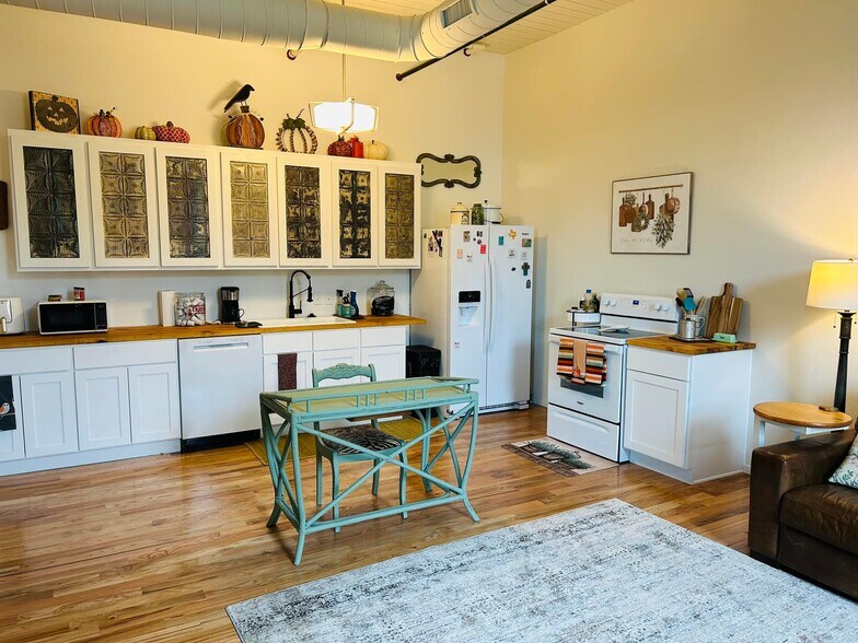 More Photos Of 201-205 E Chambers St, Cleburne Apartments For Lease