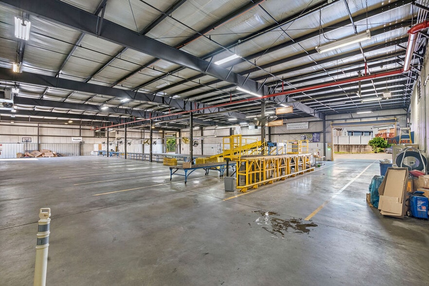 More Photos Of 2400 Richmond Ter, Staten Island Manufacturing For Lease