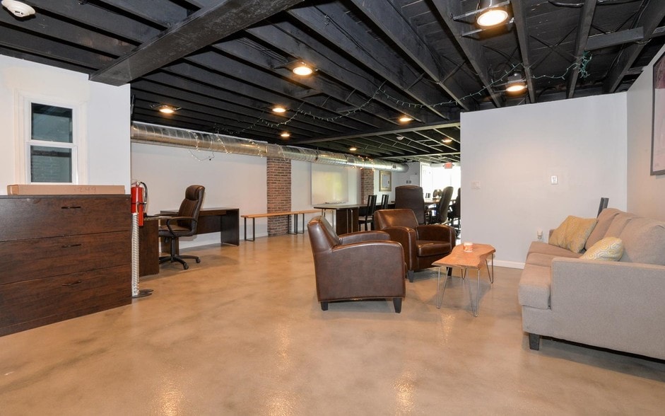 More Photos Of 1249 Paterson Plank Rd, Secaucus Office Residential For Lease