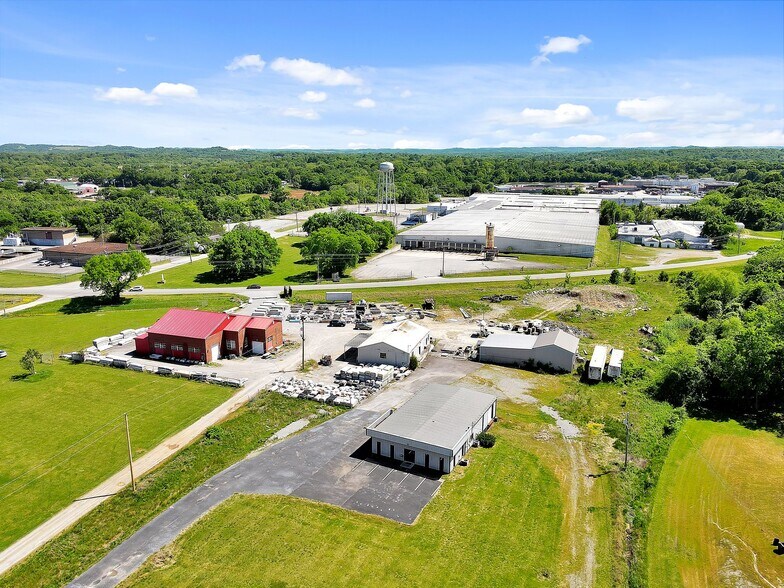 More Photos Of 811 & 813 W Lane, Shelbyville Warehouse For Sale