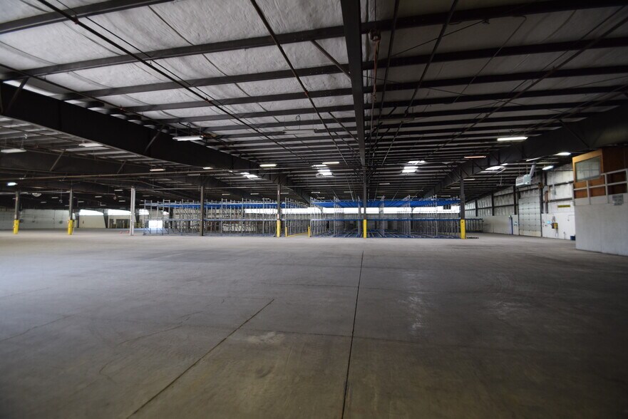 More Photos Of 812 C St, Culver Distribution For Sale