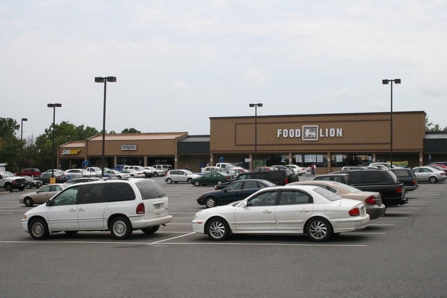 Primary Photo Of 200 Richmond Hwy, Amherst General Retail For Lease