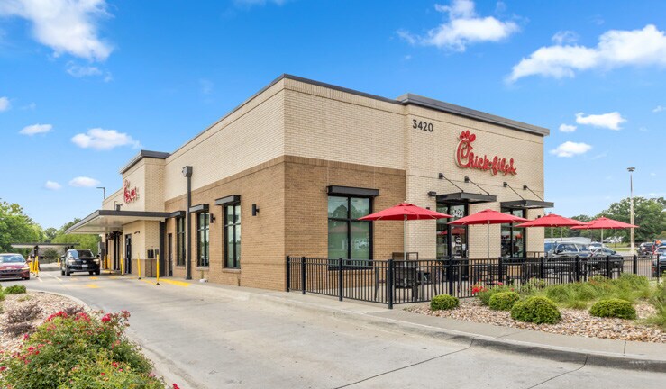 More Photos Of 3420 Lamar Ave, Paris Fast Food For Sale