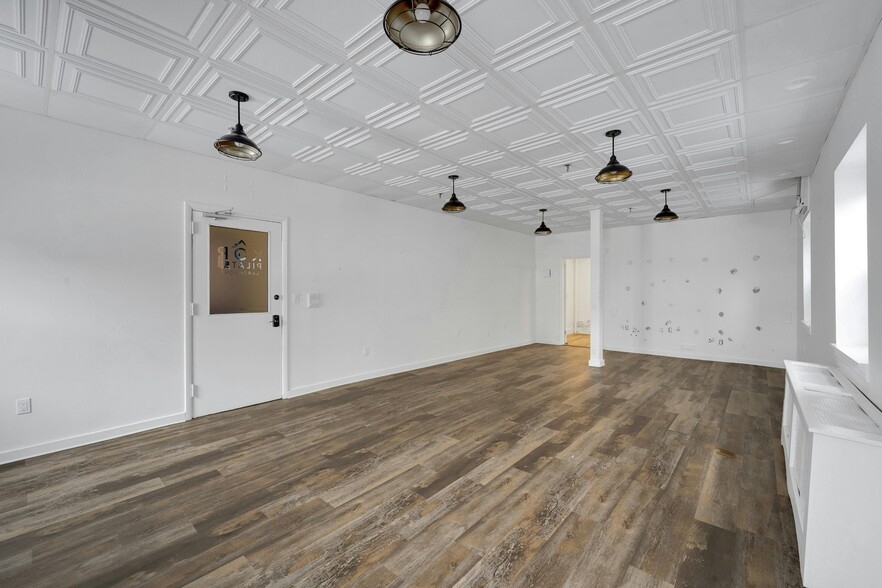 More Photos Of 2094 Boston Post Rd, Larchmont Storefront For Lease