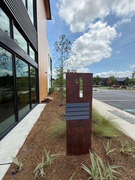 More Photos Of 415 Brighton Park Blvd, Summerville Office Residential For Lease