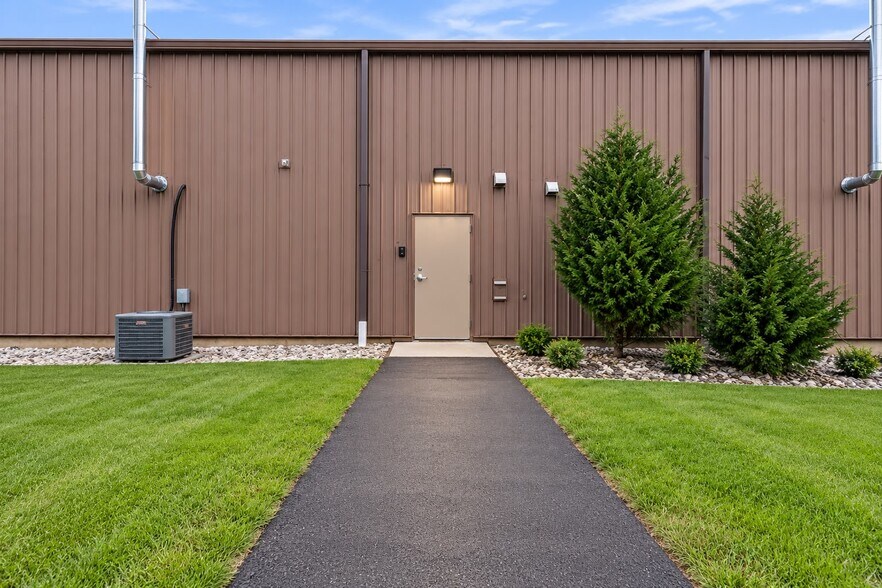 More Photos Of 380 NY-210, Stony Point Warehouse For Lease