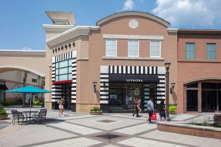 More Photos Of 6401 Bluebonnet Blvd, Baton Rouge General Retail For Lease