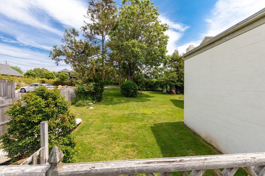 More Photos Of 809 Montauk Hwy, Montauk Auto Repair For Sale