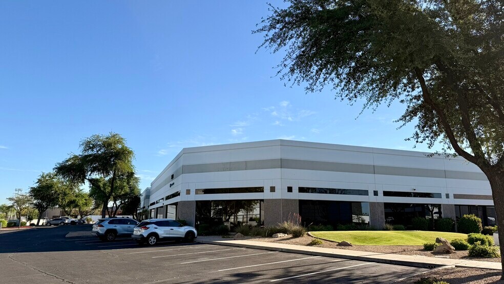 More Photos Of 2552 W Erie Dr, Tempe Unknown For Lease