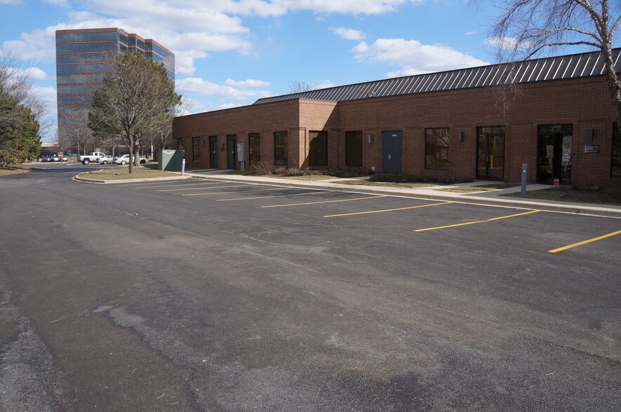 More Photos Of 5999 New Wilke Rd, Rolling Meadows Medical For Lease