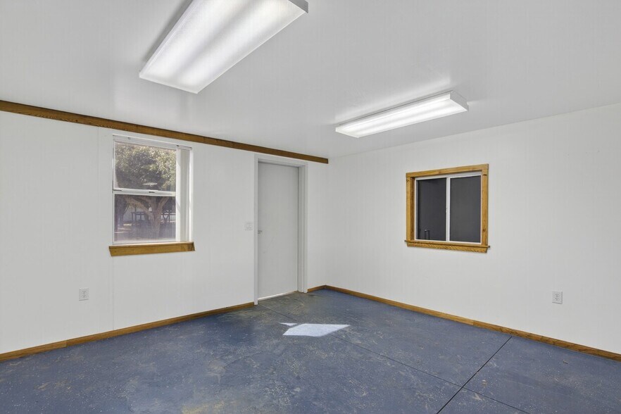 More Photos Of 9259 S Priest Dr, Tempe Showroom For Lease