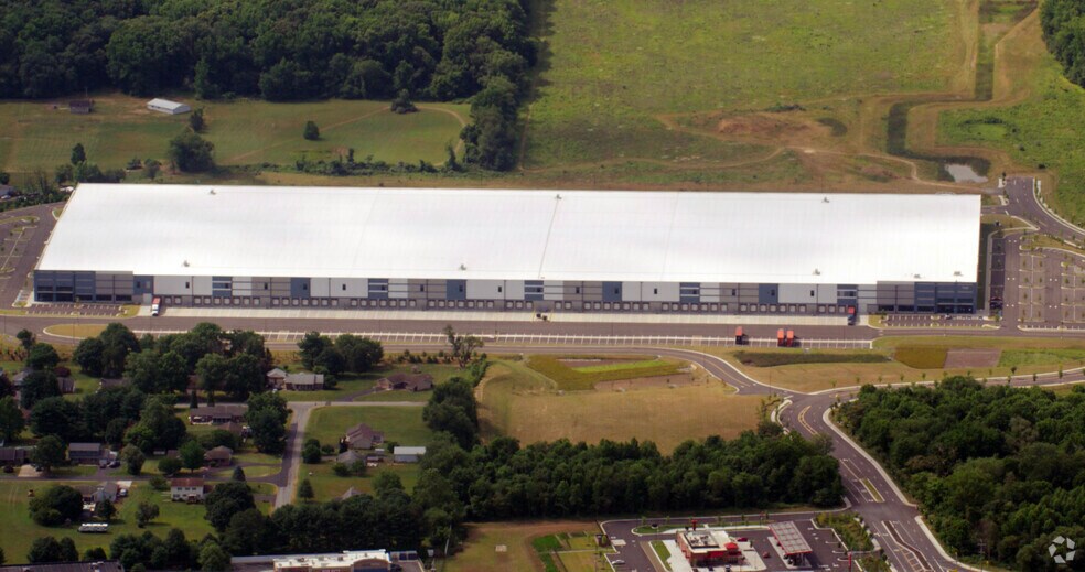 More Photos Of 1000 Commerce Center Dr, Elkton Distribution For Lease