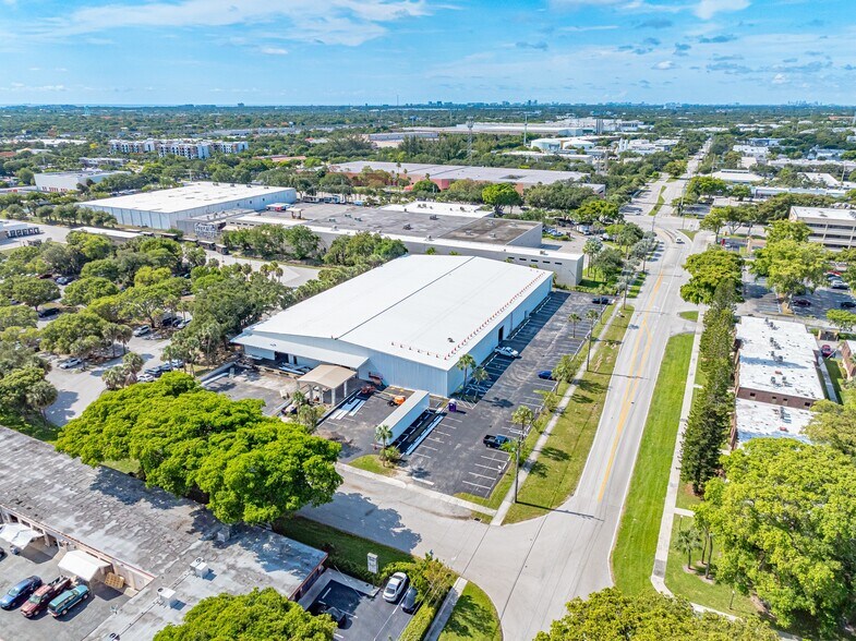 More Photos Of 198 Lock Rd, Deerfield Beach Warehouse For Lease