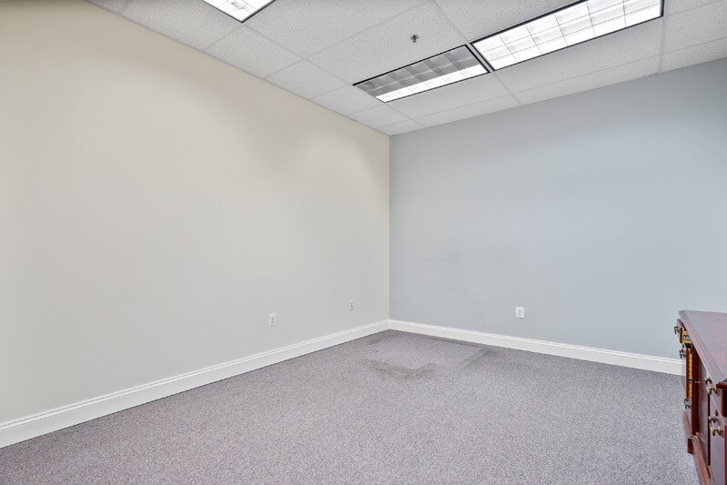 More Photos Of 4437 Brookfield Corporate Dr, Chantilly Office For Sale