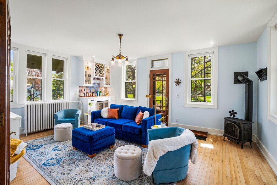 More Photos Of 90 S Main St, Hartford Hospitality For Sale