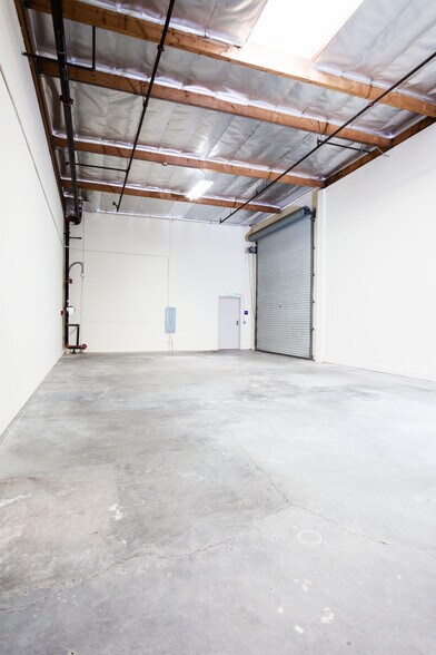More Photos Of 4572 Telephone Rd, Ventura Warehouse For Lease