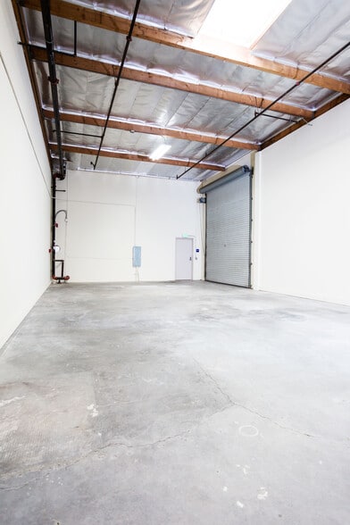 More Photos Of 4572 Telephone Rd, Ventura Warehouse For Lease