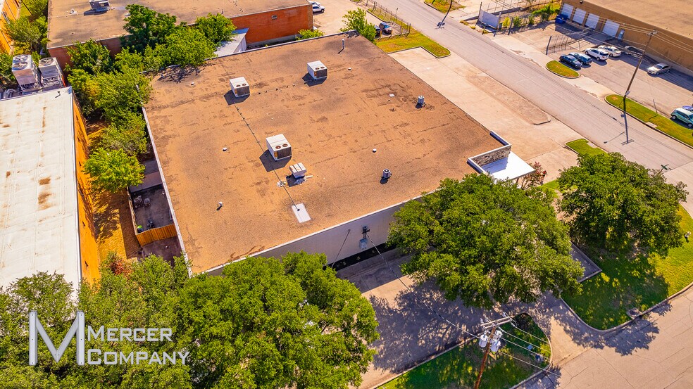 More Photos Of 8400 Directors Row, Dallas Warehouse For Lease