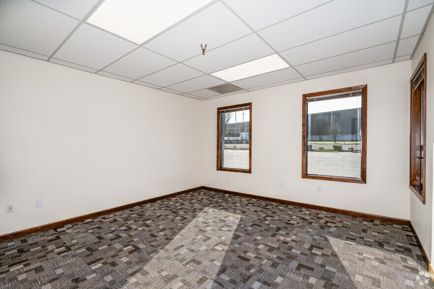 More Photos Of 6455 NE Columbia Blvd, Portland Warehouse For Lease