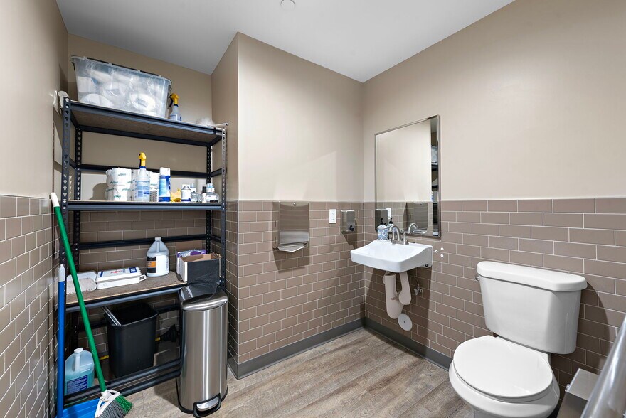 More Photos Of 615-623 S State College Blvd, Fullerton Distribution For Sale