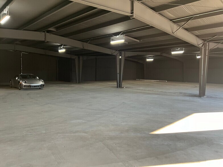 More Photos Of 301 Adams St, Houston Light Manufacturing For Sale