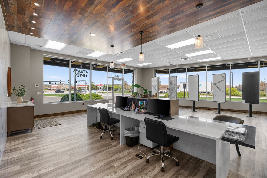 More Photos Of 18931 E Valley View Pky, Independence Storefront Retail Office For Lease