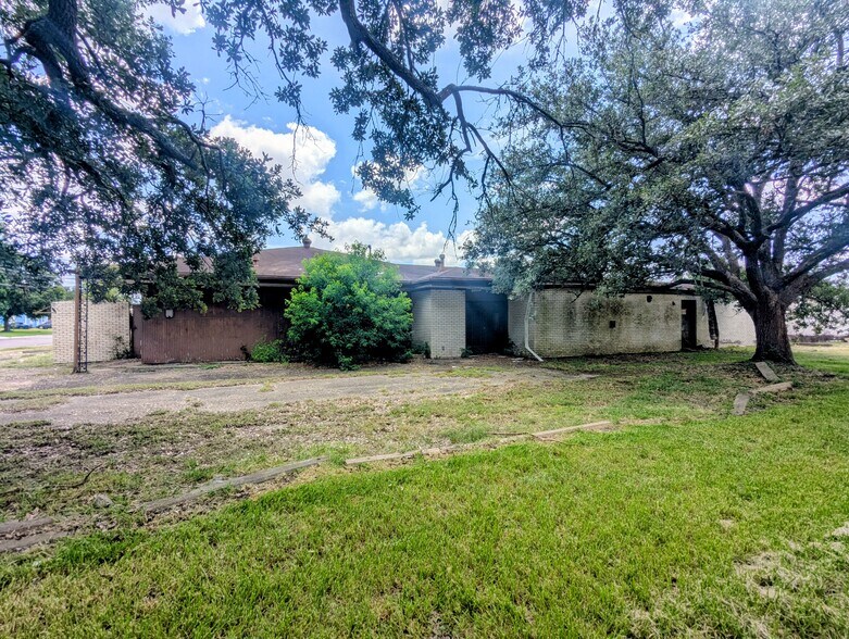 More Photos Of 3700 Doctors Dr, Port Arthur Office For Sale