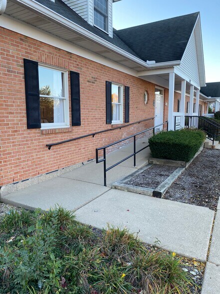 More Photos Of 183 Heritage Dr, Crystal Lake Medical For Sale