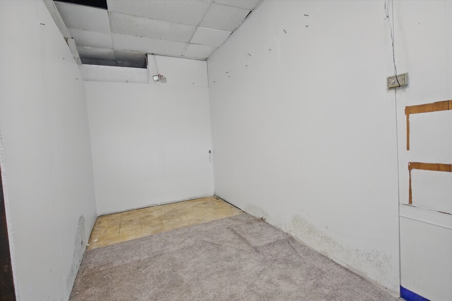 More Photos Of 14049-14051 Gratiot Ave, Detroit Storefront Retail Office For Sale