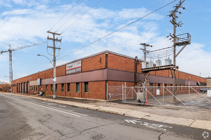More Photos Of 5655 Rue de Marseille, Montréal Light Distribution For Lease