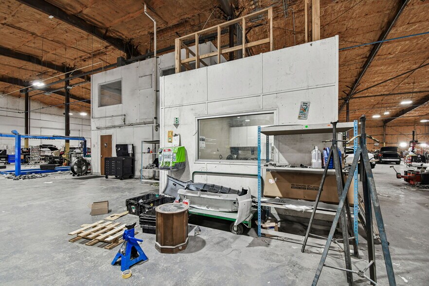 More Photos Of 4811 W Sligh Ave, Tampa Warehouse For Lease